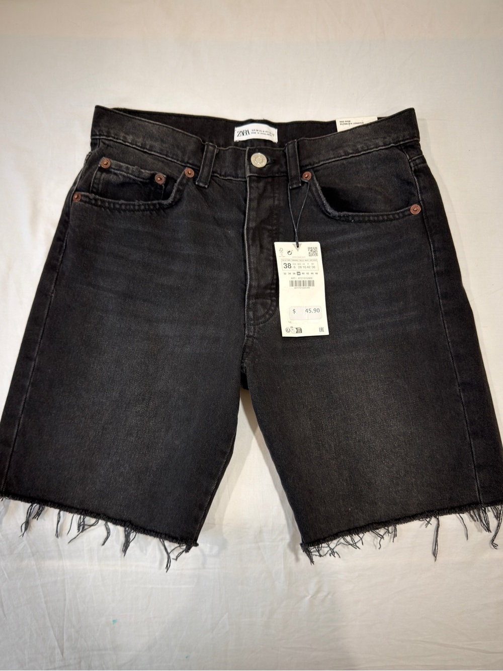 Zara TRF Women’s Black Faded Denim Bermuda Shorts Raw Hem Mid Rise Size 6 NWT